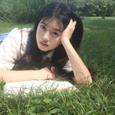 还是很爱她封面